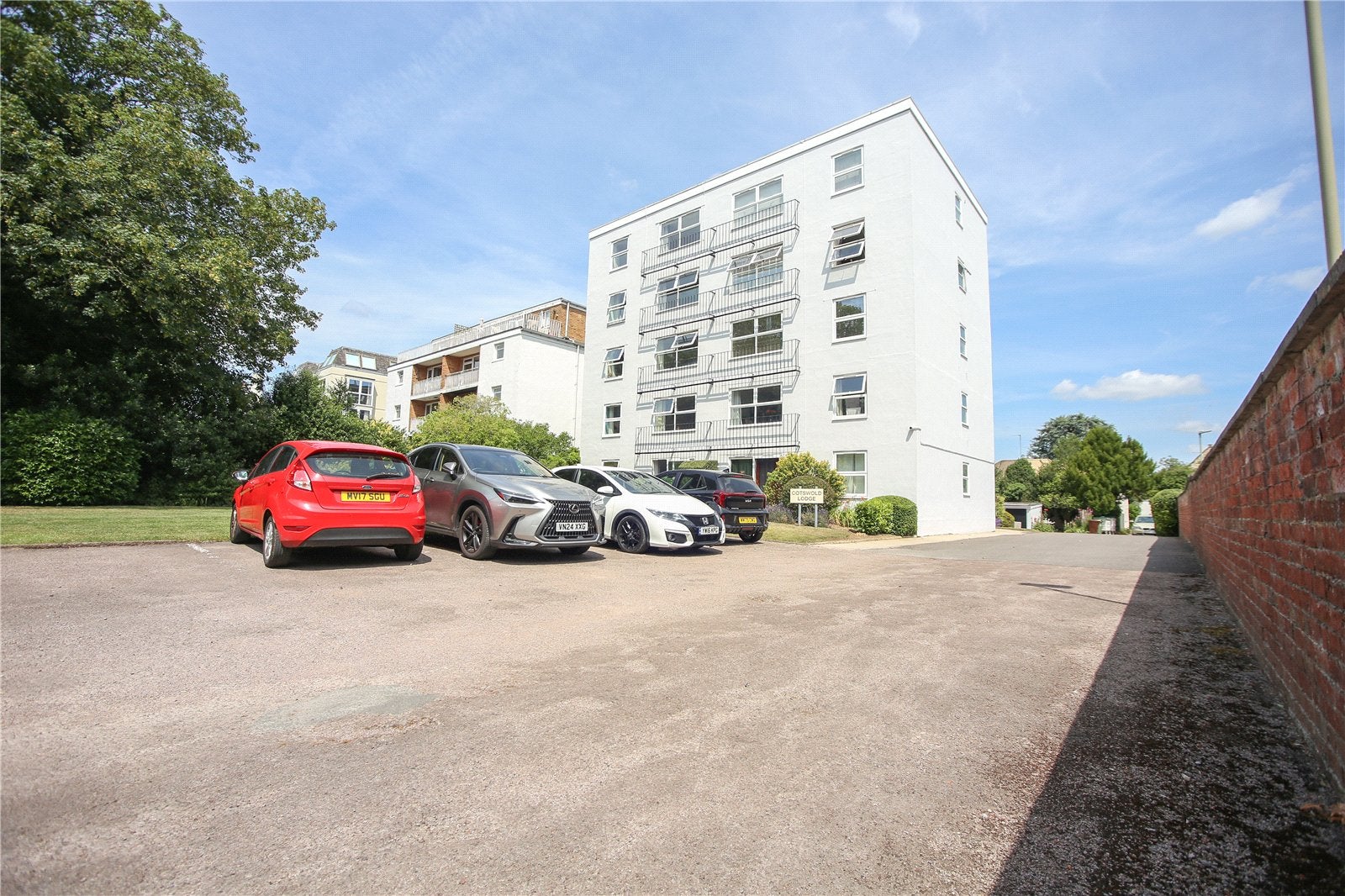 Flat Pittville Circus Road in Cheltenham