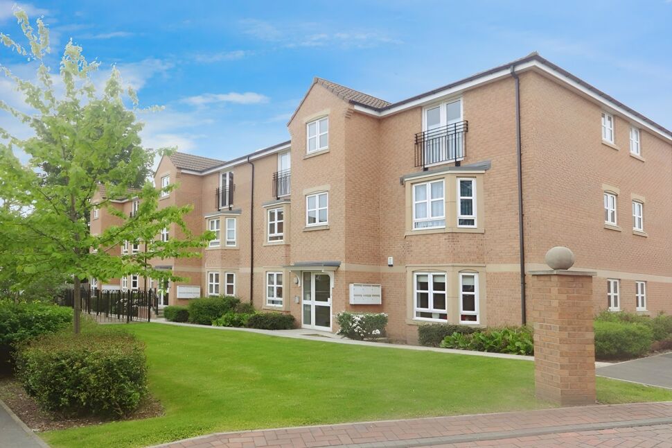 Flat Royal Troon Mews in Wakefield