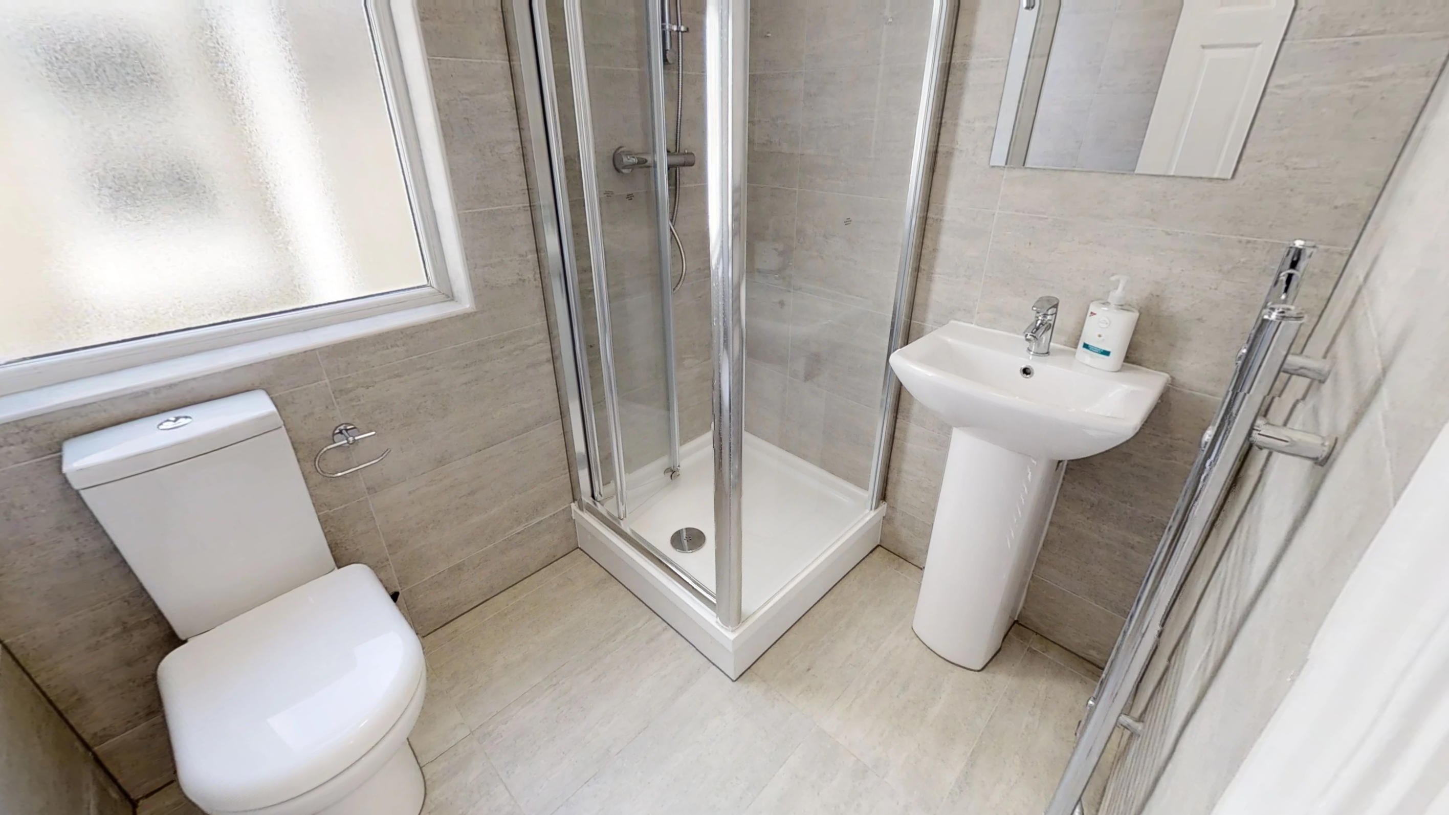 Room London Road in Strood