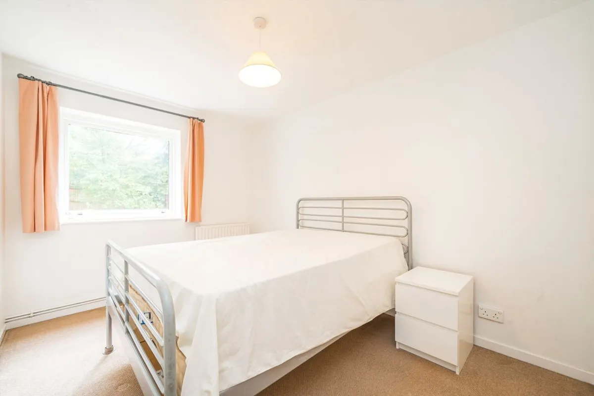 Flat Hillcroft Crescent in Greater London