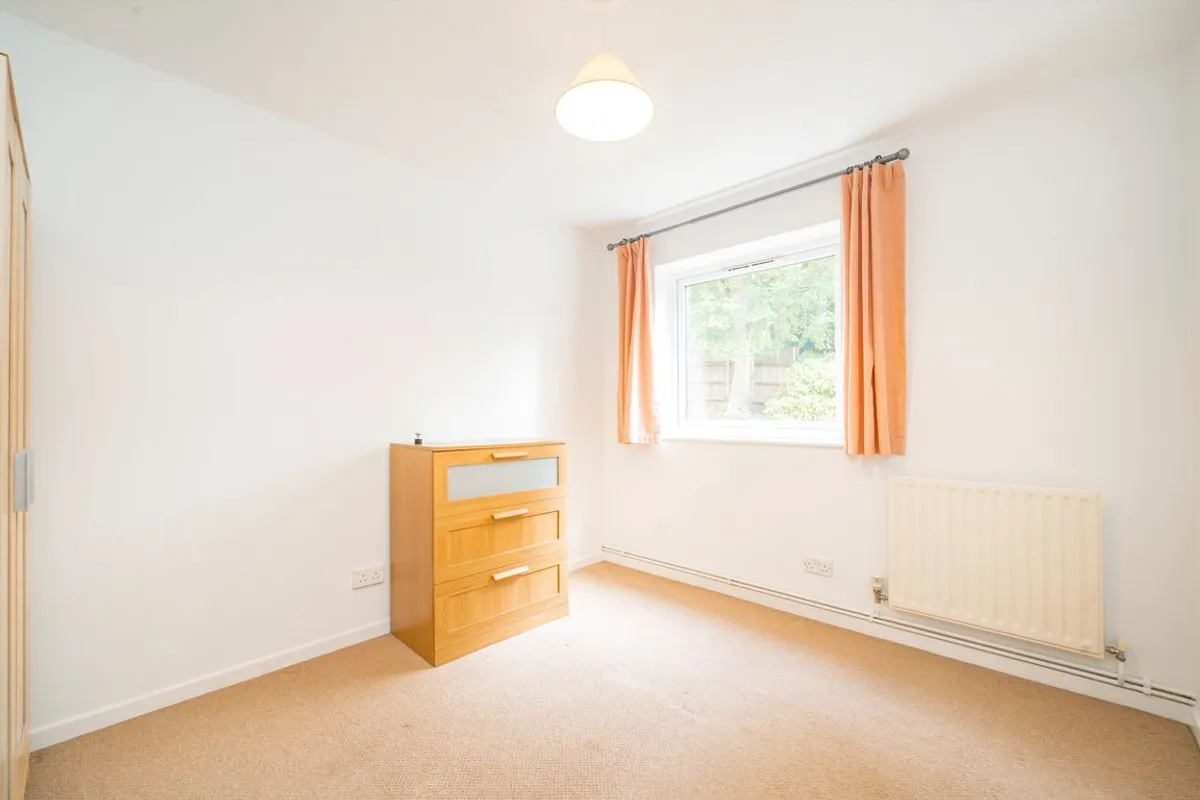 Flat Hillcroft Crescent in Greater London