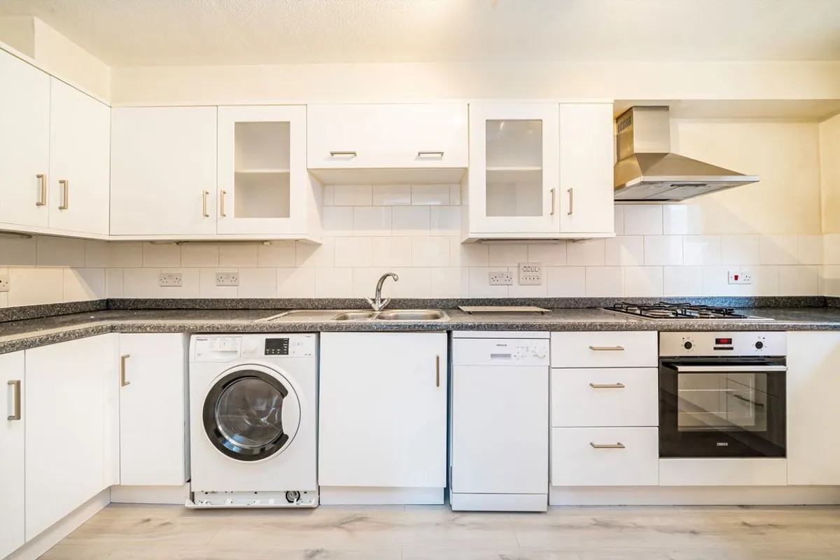 Flat Hillcroft Crescent in Greater London