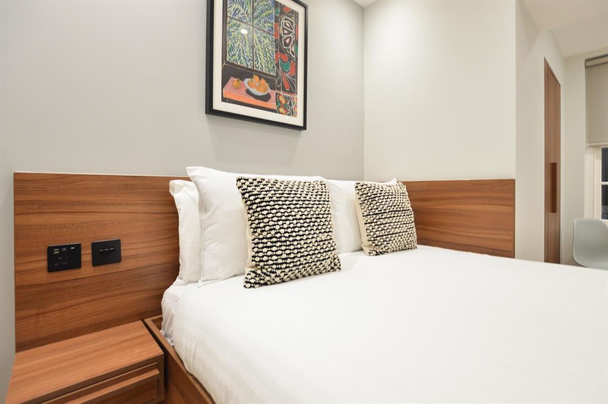 Flat Leinster Square in City of Westminster