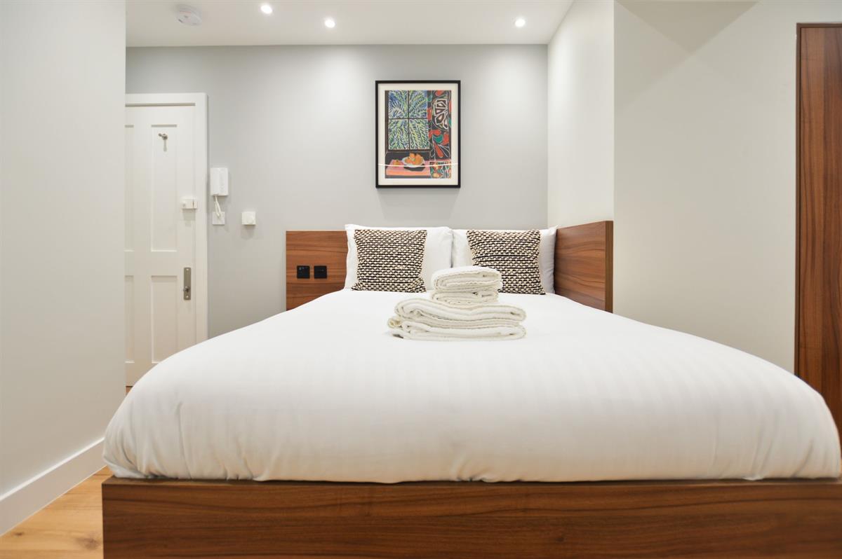Flat Leinster Square in City of Westminster