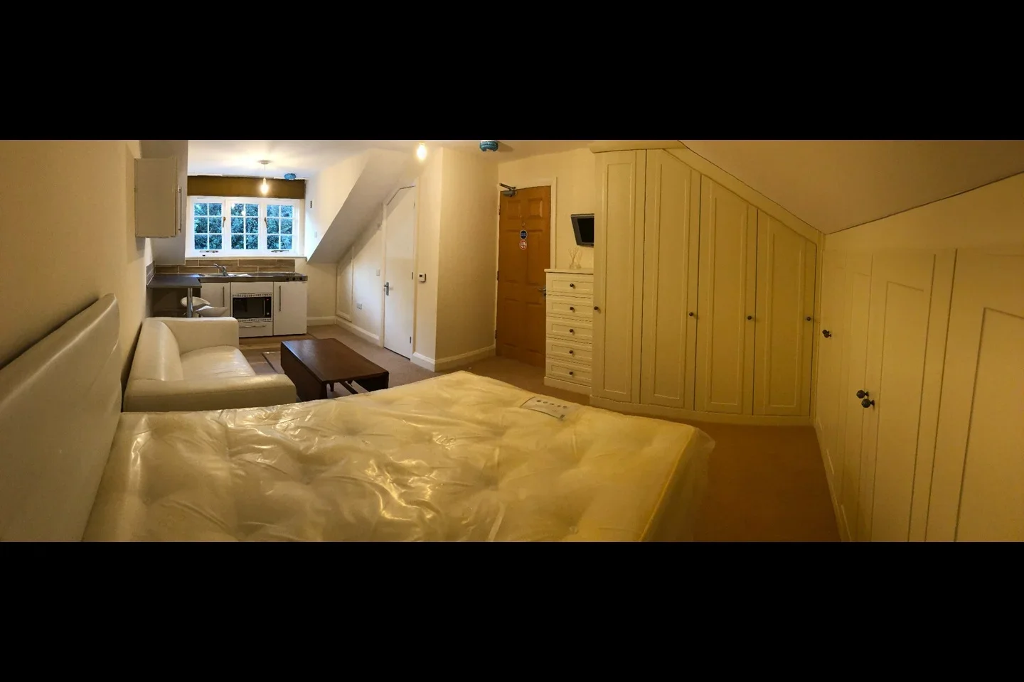 Room Hertingfordbury Road in East Hertfordshire
