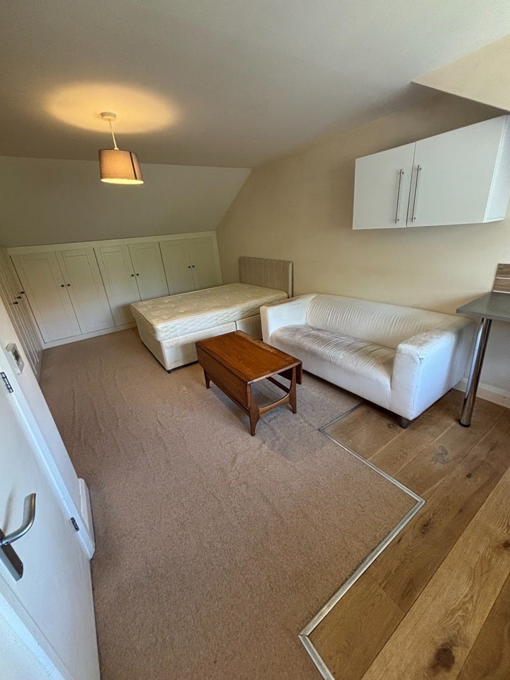 Room Hertingfordbury Road in East Hertfordshire