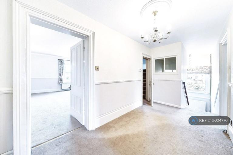 Flat Pittville Circus Road in Cheltenham