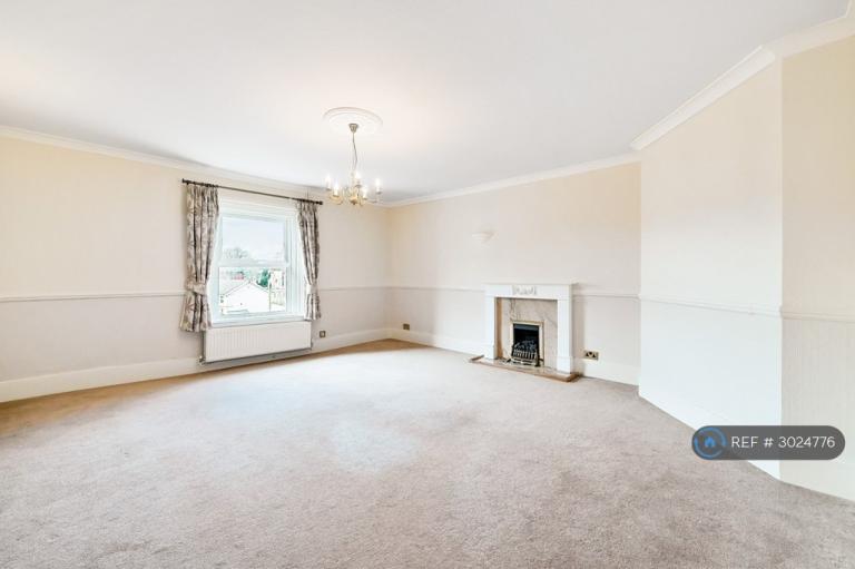 Flat Pittville Circus Road in Cheltenham