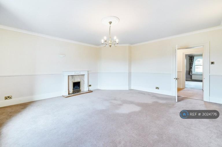 Flat Pittville Circus Road in Cheltenham