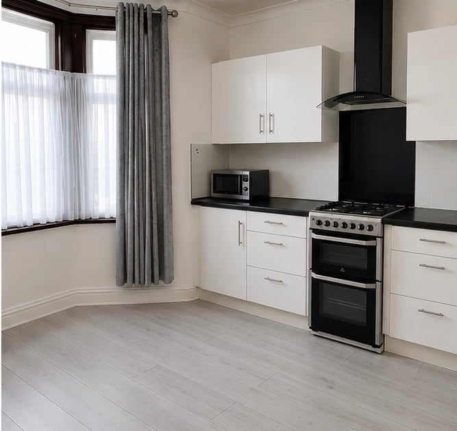 Flat Richmond Road in Greater London