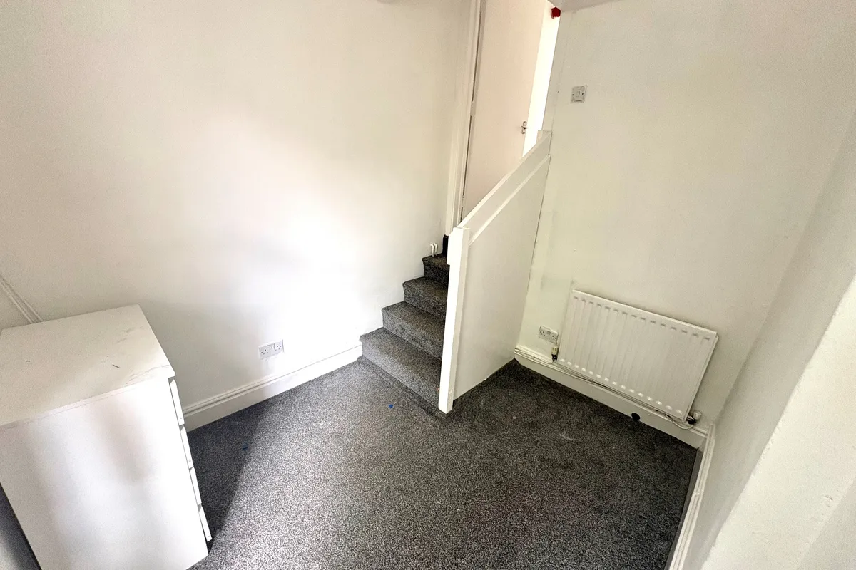 Flat Alexandra Road in Oxton Village