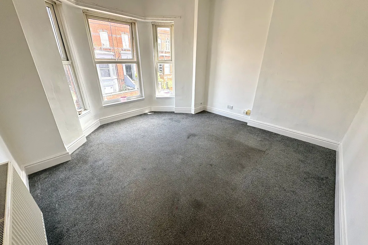 Flat Alexandra Road in Oxton Village