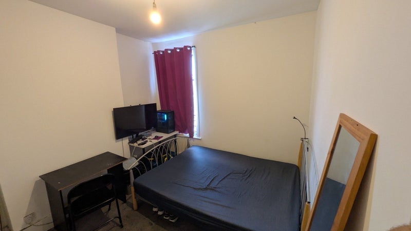 Room Plashet Road in Greater London