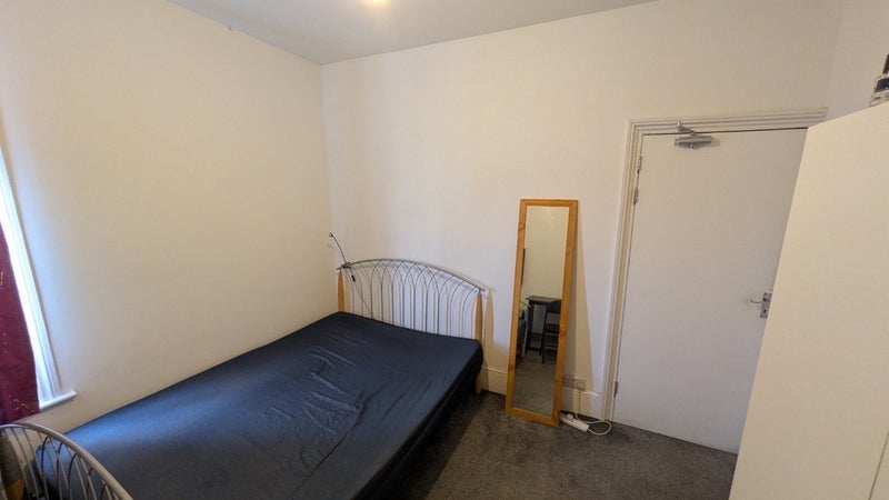 Room Plashet Road in Greater London