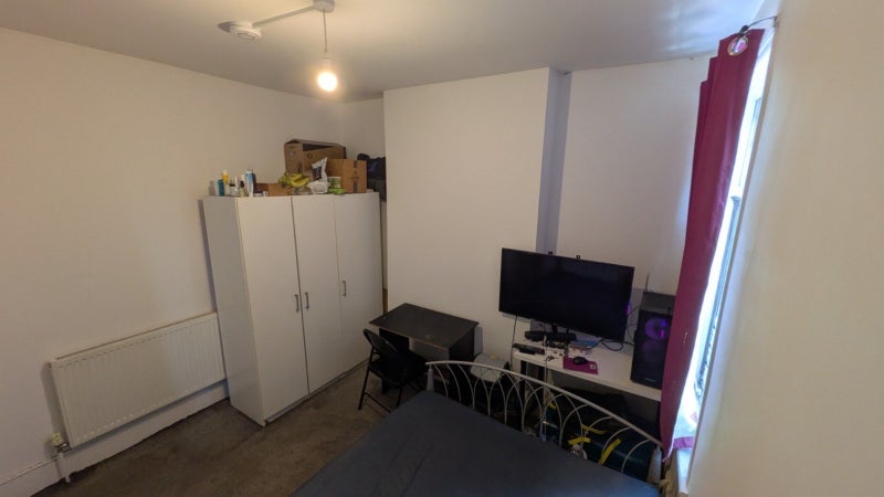 Room Plashet Road in Greater London