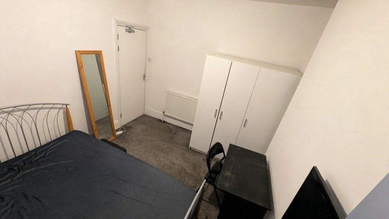 Room Plashet Road in Greater London