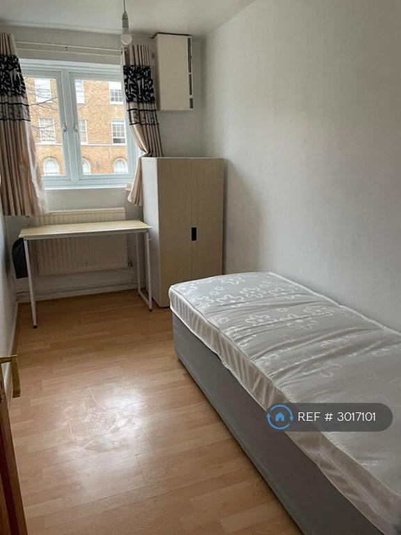 Room Neville Close in Greater London