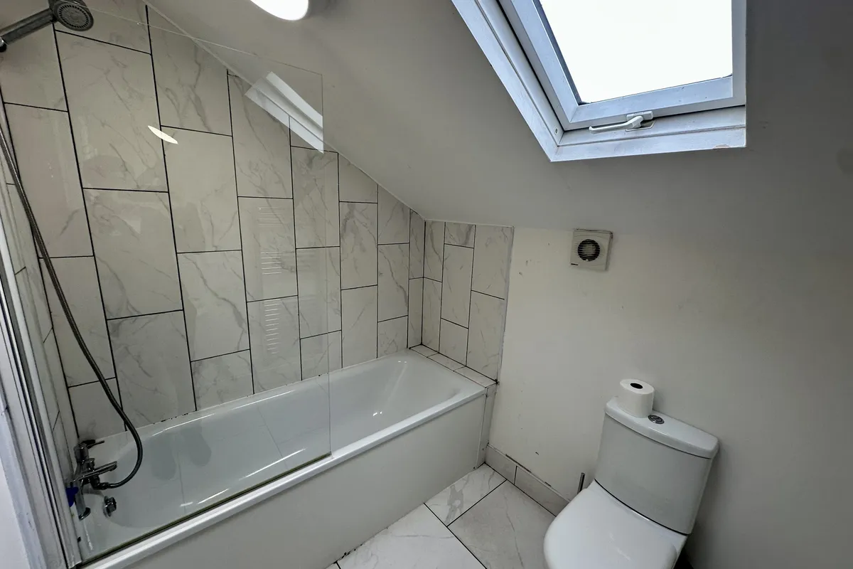 Room Back Coldcotes Avenue in Leeds