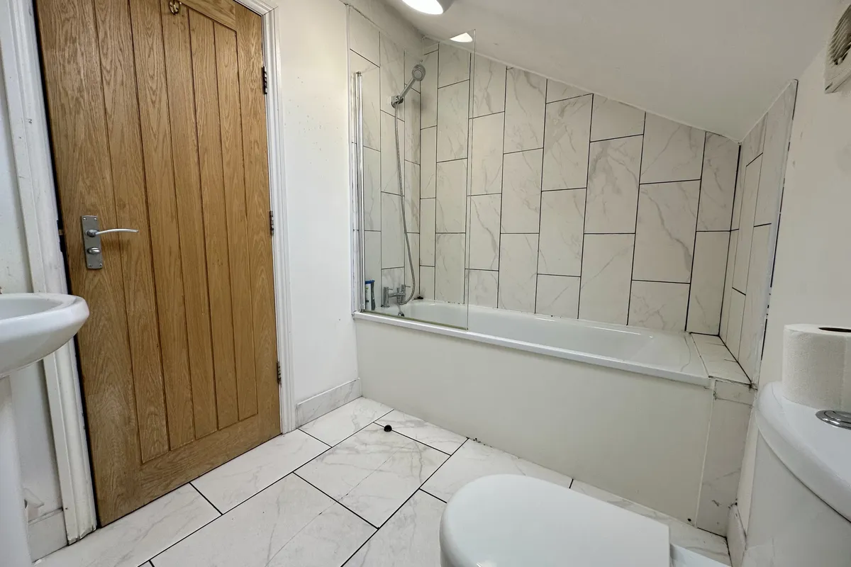 Room Back Coldcotes Avenue in Leeds