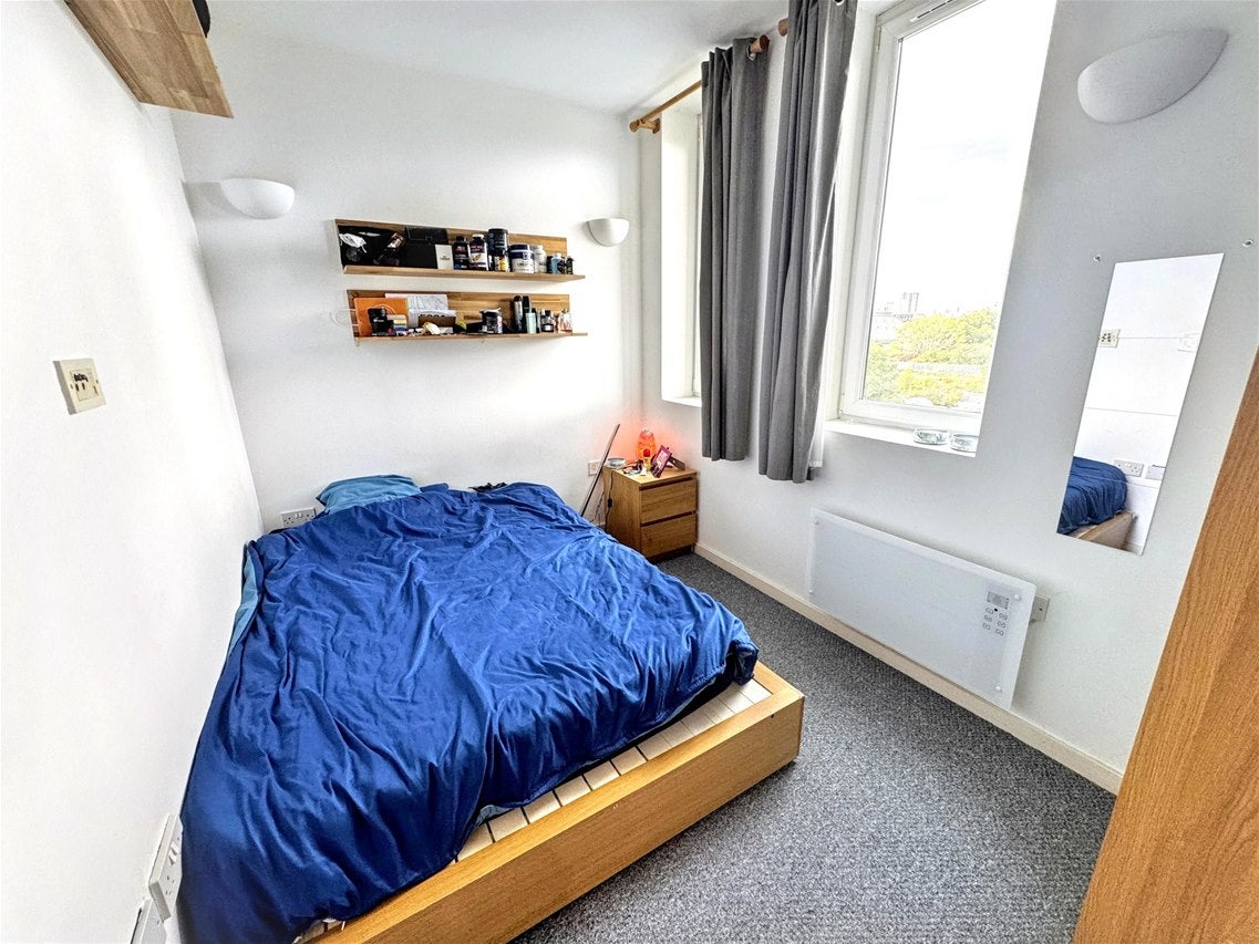 Flat Canning Road in Greater London