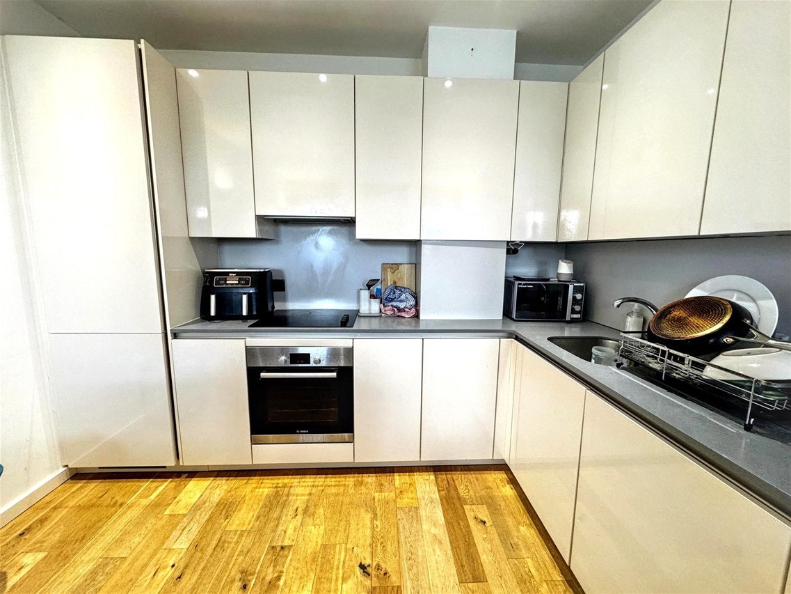 Flat Canning Road in Greater London