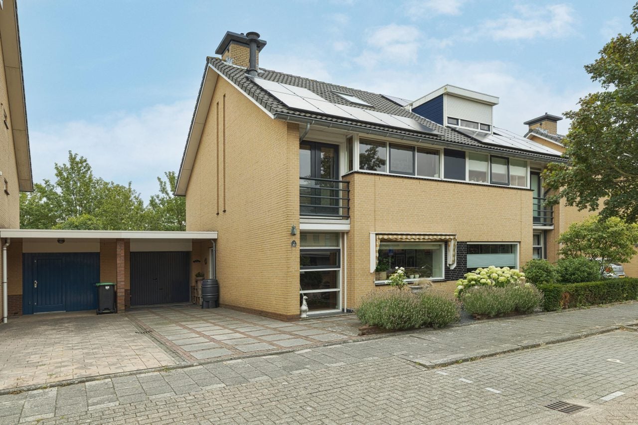 Huis Van Ravesteyndreef 30 in Barendrecht