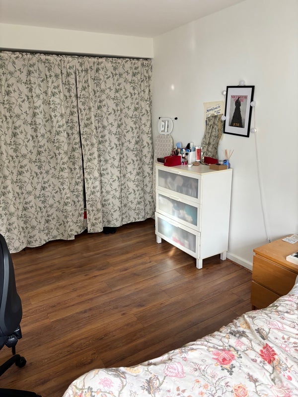 Room Voltaire Road in Greater London