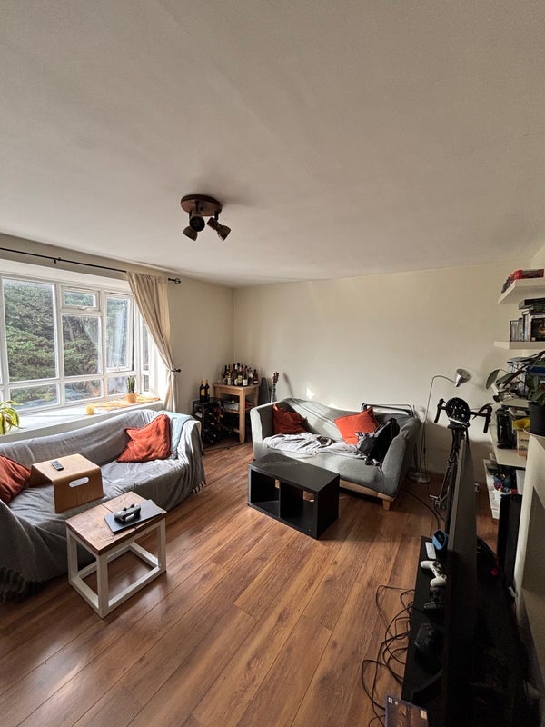 Room Voltaire Road in Greater London