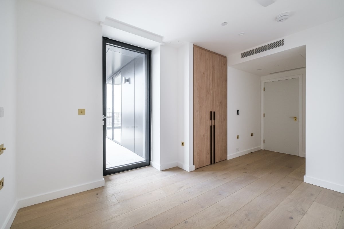 Flat Granary Street in Greater London