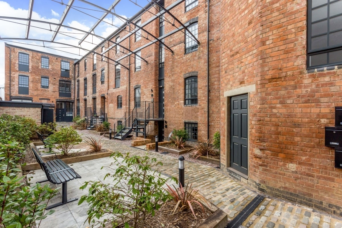 Flat Winchcombe Street in Cheltenham