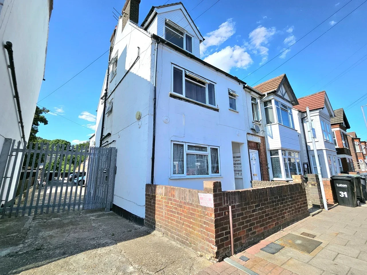 Flat Clarendon Road in Luton