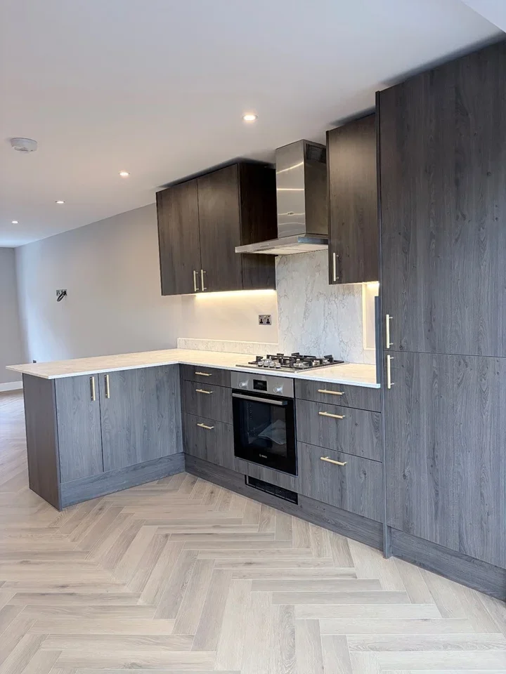 Flat Park Avenue North in Greater London