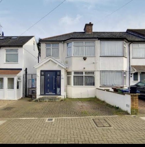 House Crofts Road in Greater London