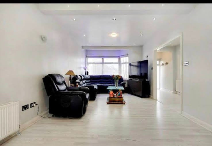 House Crofts Road in Greater London