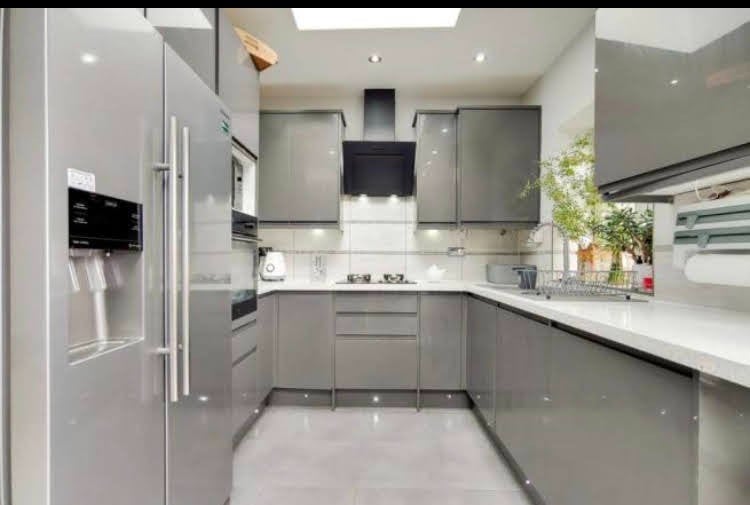 House Crofts Road in Greater London