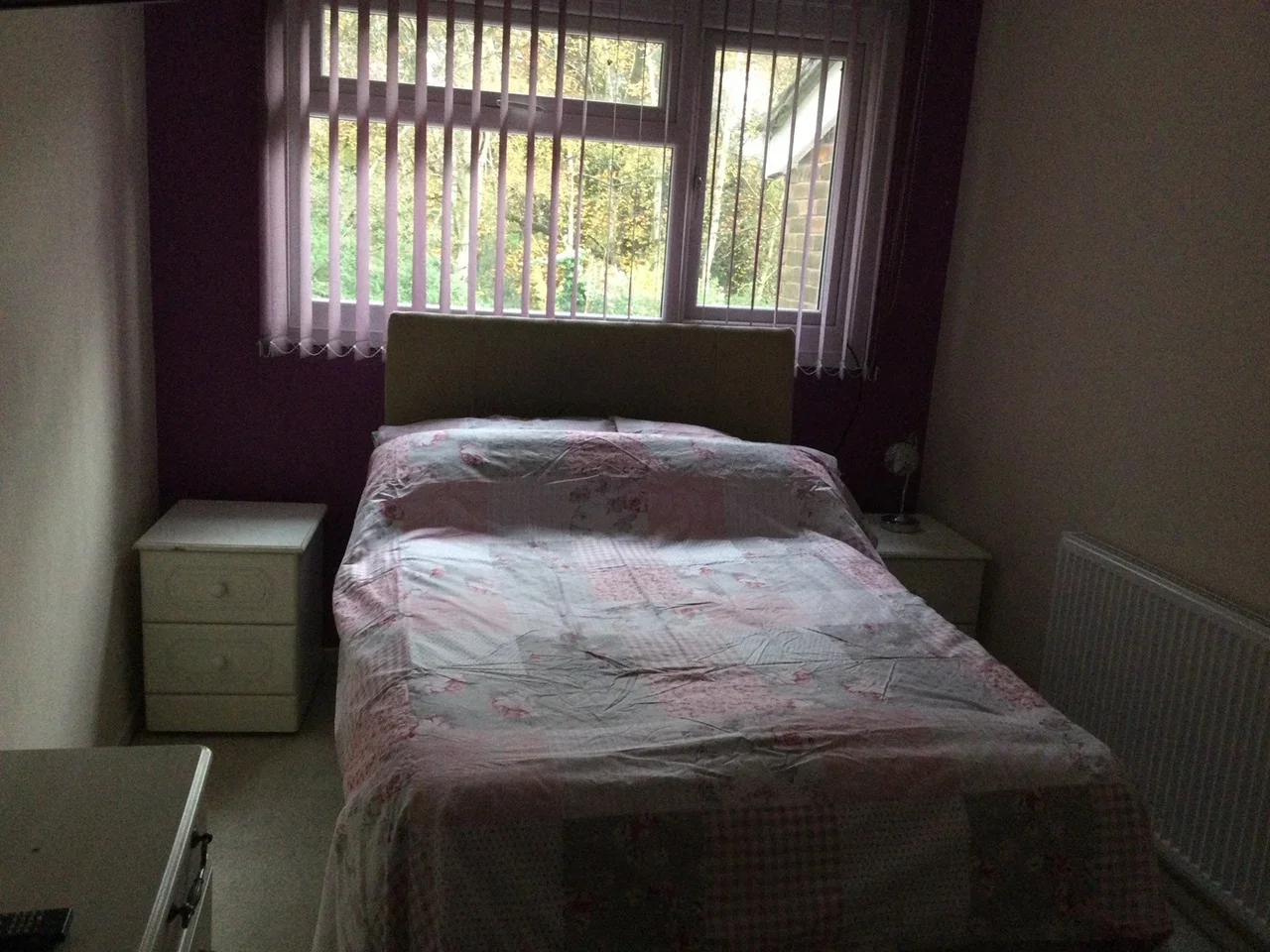 Room Dampier Walk in Crawley