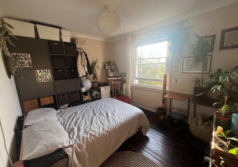 Room Ashby Road in Greater London