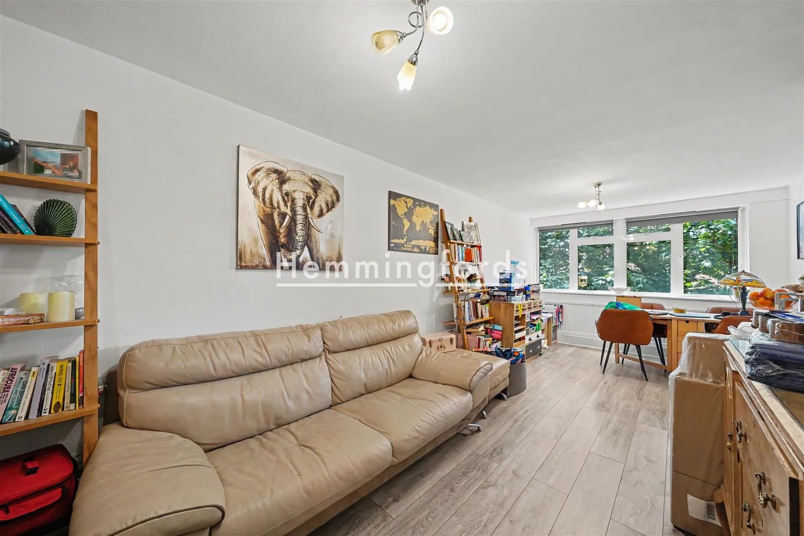 Flat Thornley Close in Greater London