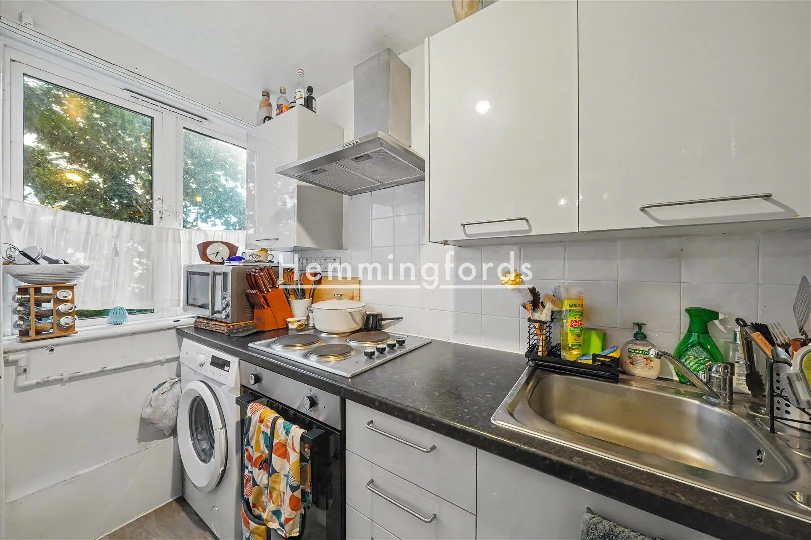 Flat Thornley Close in Greater London