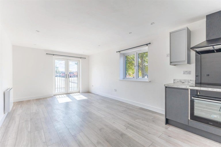 Flat Swan Lane in Wychavon