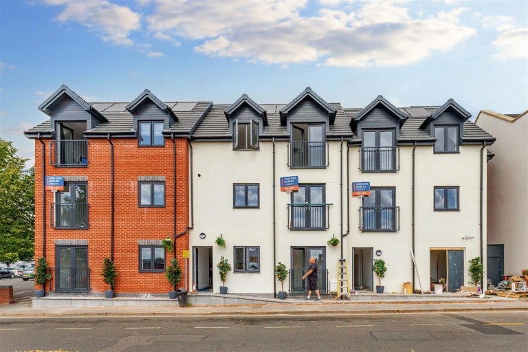 Flat Swan Lane in Wychavon