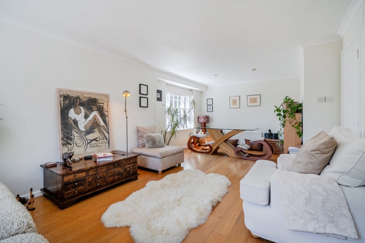 Flat Fairmile Court in South Oxfordshire