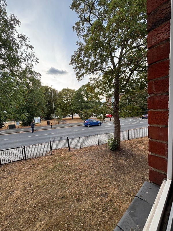Room Woking Close in Greater London