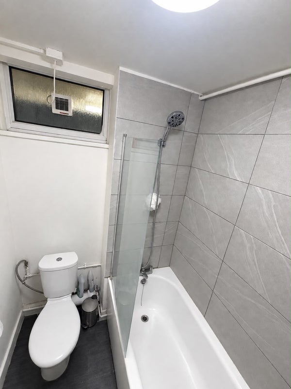 Room Woking Close in Greater London