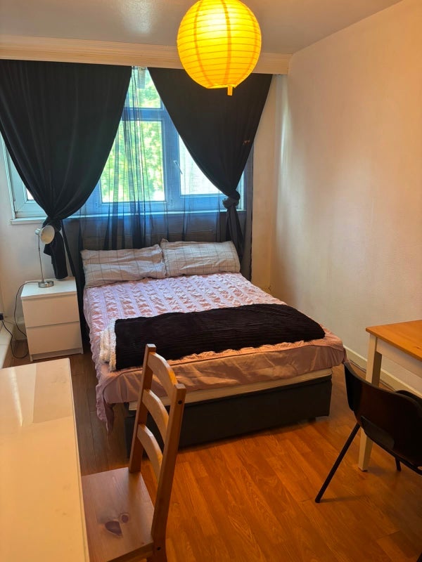 Room Woking Close in Greater London