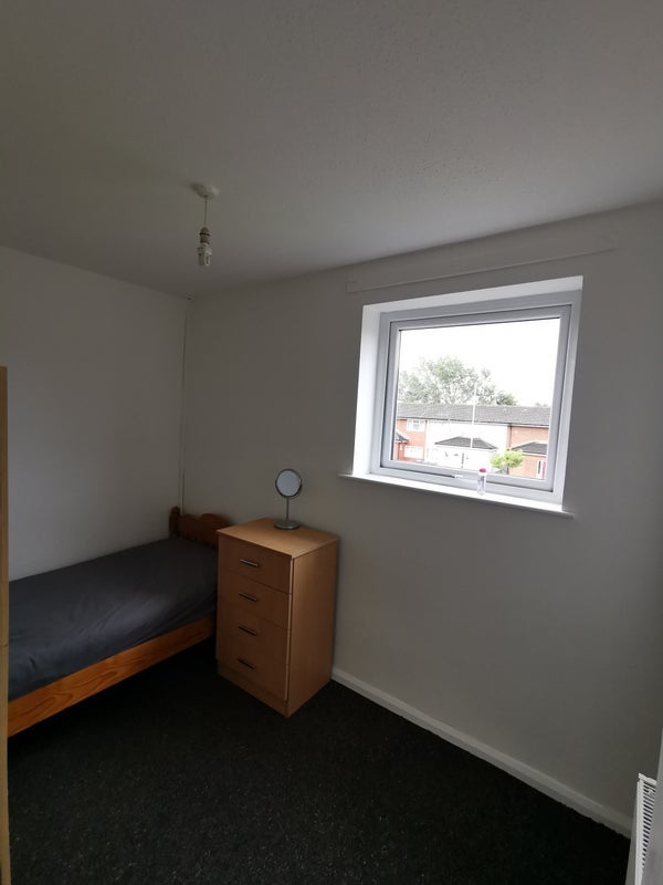 Room Longstone Walk in Liverpool