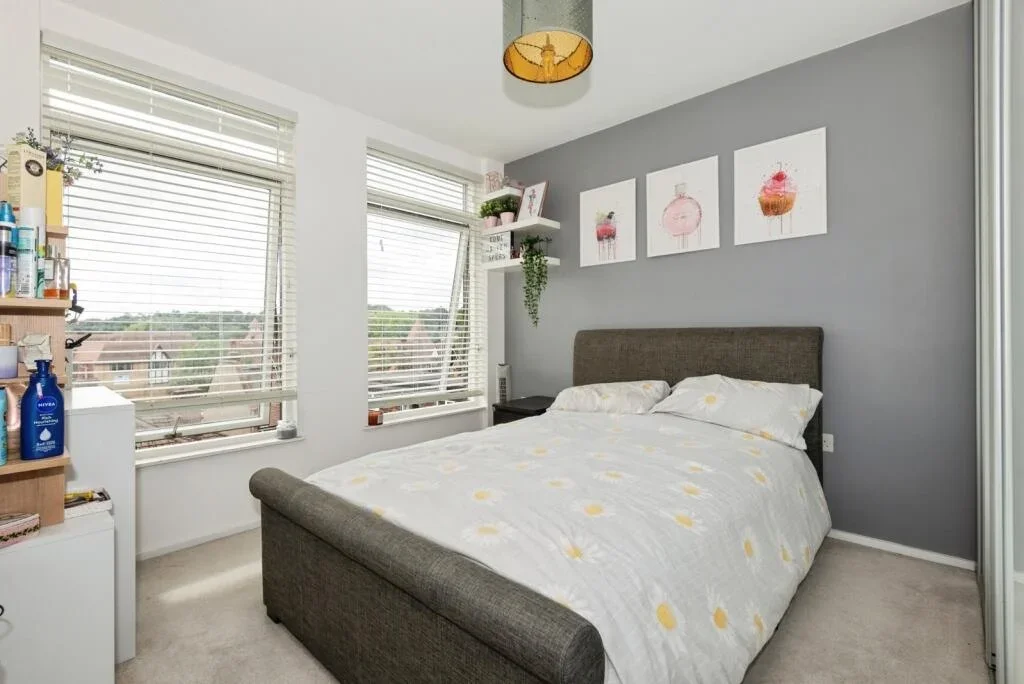 Flat Purley Road in Greater London