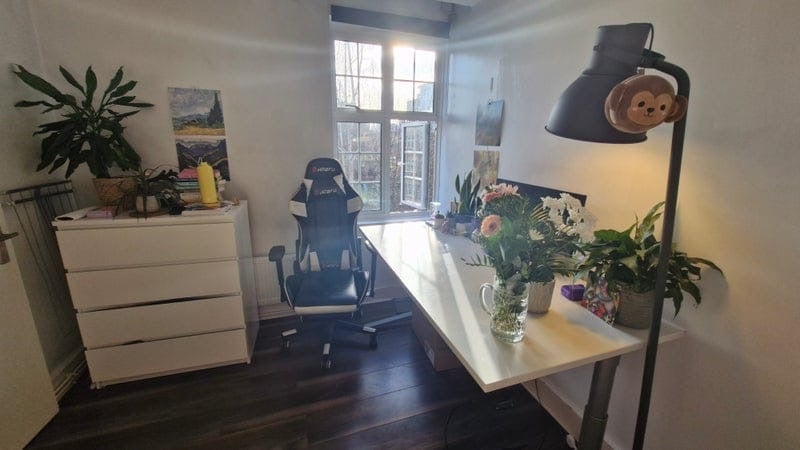 Room Wenlock Road in Greater London