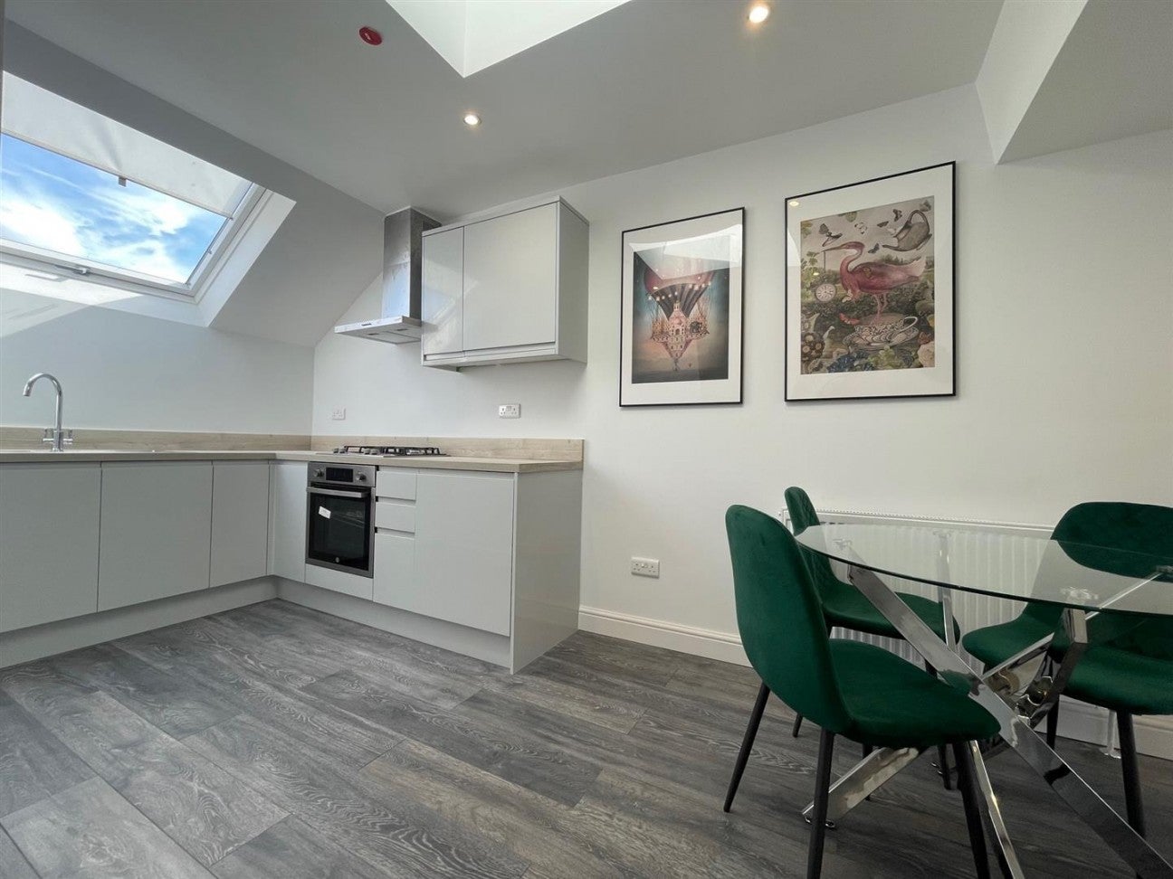 Flat Bickley Street in Greater London