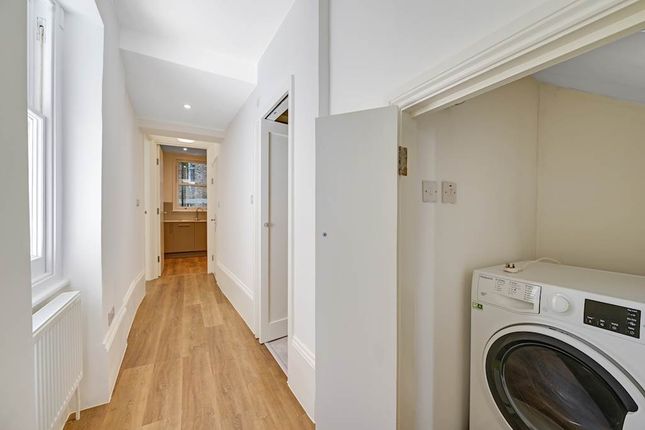 Flat Hornton Street in Greater London